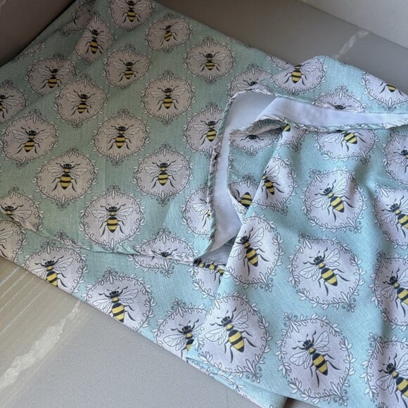 Tabitha Webb Round Tablecloth Indoor Outdoor Bees On Light Blue - Picture 3 of 5